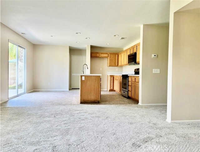 Detail Gallery Image 10 of 32 For 32040 Poppy Way, Lake Elsinore,  CA 92532 - 4 Beds | 2/1 Baths