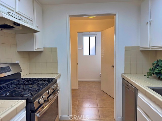 Detail Gallery Image 19 of 50 For 4177 Manhattan Beach Blvd., Lawndale,  CA 90260 - 3 Beds | 3 Baths