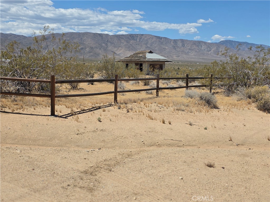 https://media.crmls.org/medias/5cc5586a-d45f-4c6f-857c-2ee40cb5ed4d.jpg?preset=X-Large