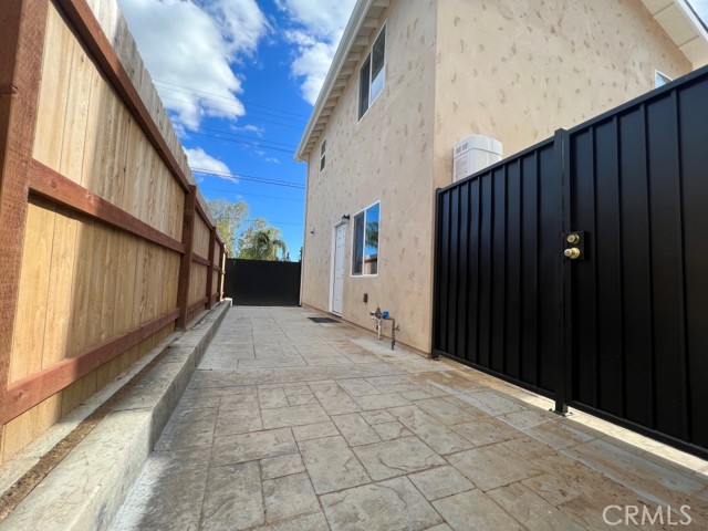23042 Saticoy St. photo 19