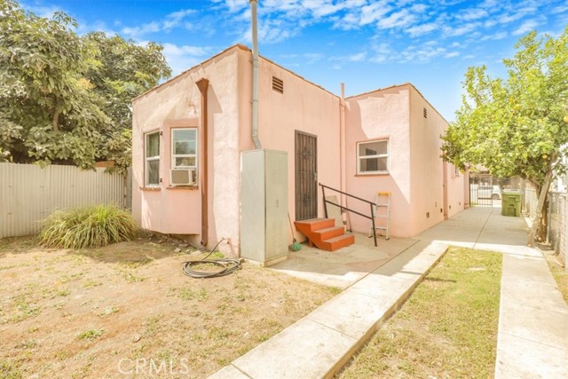 914 W 71st Street, Los Angeles CA: https://media.crmls.org/medias/5cc93b4c-d725-46f2-80b2-587f83a0bf83.jpg