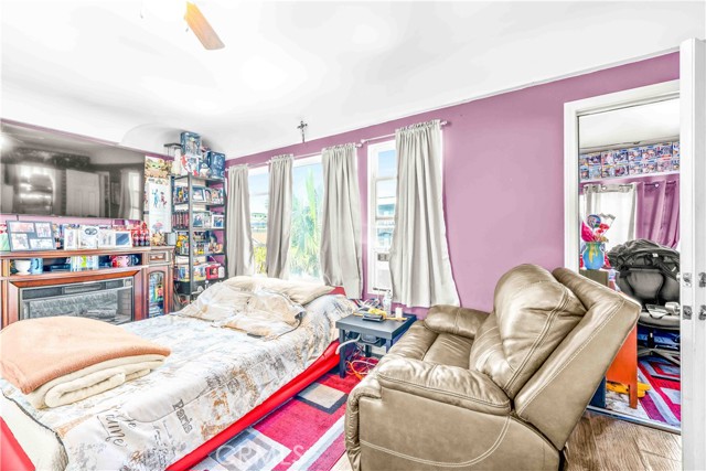 Detail Gallery Image 23 of 36 For 512 W 41st Pl, Los Angeles,  CA 90037 - 4 Beds | 2 Baths