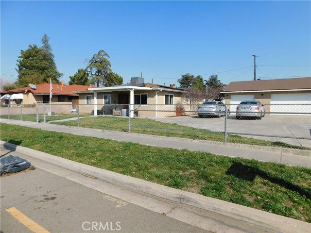 1740 OHIO Street, Redlands CA: https://media.crmls.org/medias/5cca8de0-7d7f-4a39-8270-3ace670f6977.jpg
