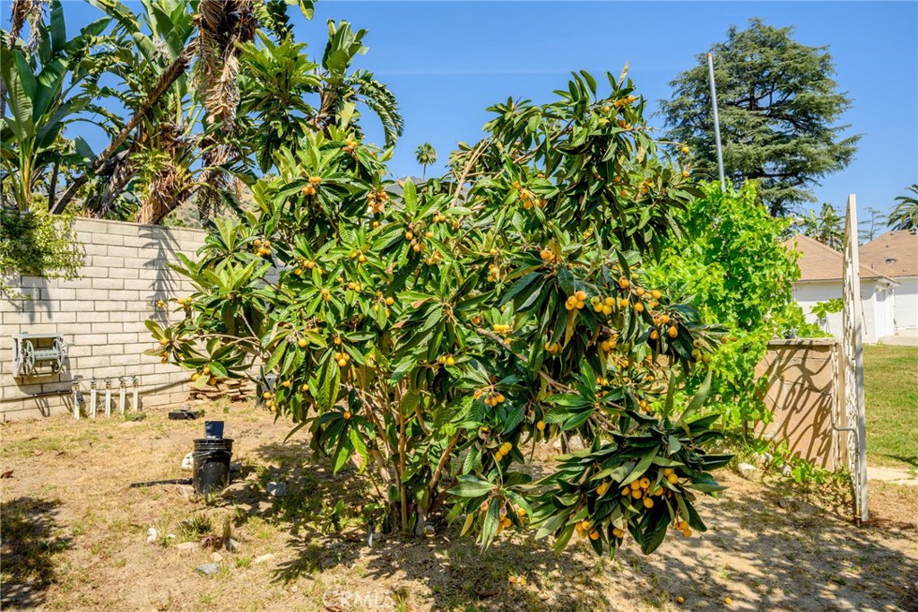 https://media.crmls.org/medias/5ccaee91-aef8-405e-baf3-0bb66f9b6b1a.jpg?preset=X-Large