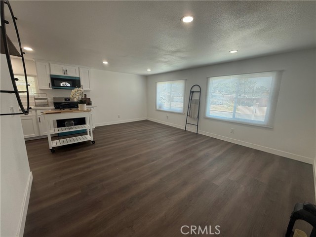 Detail Gallery Image 17 of 58 For 13870 Riviera Dr, Victorville,  CA 92395 - 3 Beds | 2 Baths
