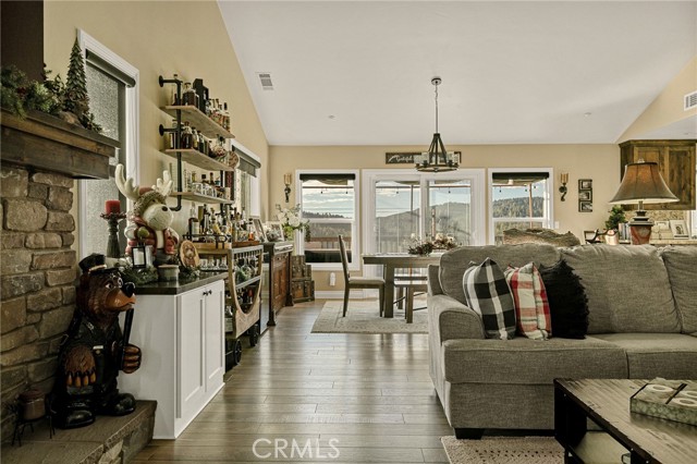 Detail Gallery Image 5 of 30 For 26680 Merced, Lake Arrowhead,  CA 92352 - 3 Beds | 2/1 Baths