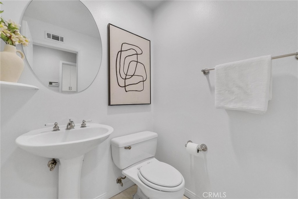 https://media.crmls.org/medias/5ccd1ebf-f760-41f4-9331-9aa43dca02de.jpg?preset=X-Large