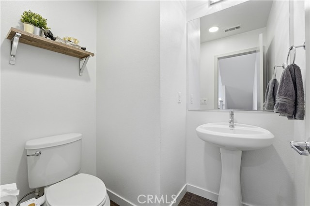 Detail Gallery Image 16 of 29 For 809 S Anaheim Bld, Anaheim,  CA 92805 - 3 Beds | 2/1 Baths