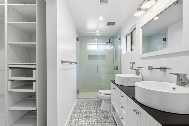 Detail Gallery Image 15 of 17 For 17546 Kittridge, Lake Balboa,  CA 91406 - 3 Beds | 2 Baths