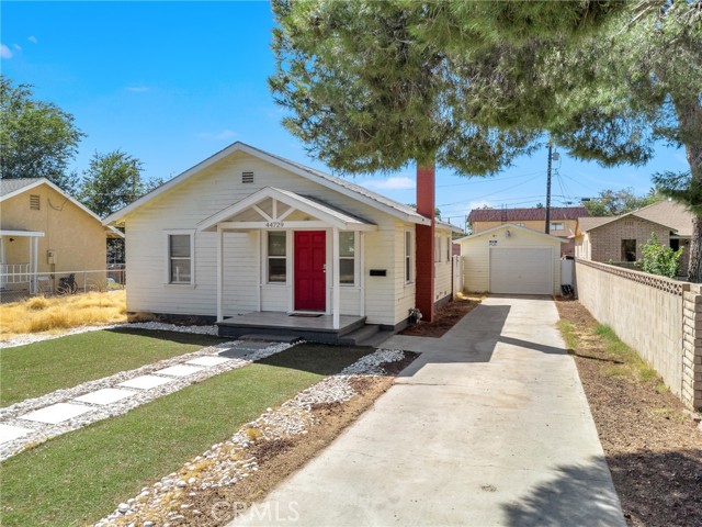 Detail Gallery Image 2 of 23 For 44729 Fern Ave, Lancaster,  CA 93534 - 2 Beds | 1 Baths