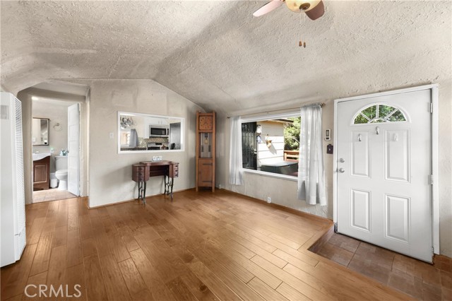 Detail Gallery Image 13 of 35 For 775 Buckingham, Lake Arrowhead,  CA 92352 - 1 Beds | 1 Baths