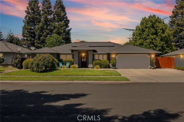 204 Crater Lake Drive, Chico CA: https://media.crmls.org/medias/5cd043de-0e6a-419c-a9e3-93e582b8921d.jpg