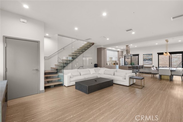 Detail Gallery Image 4 of 37 For 18703 Redwing St, Tarzana,  CA 91356 - 3 Beds | 2/1 Baths