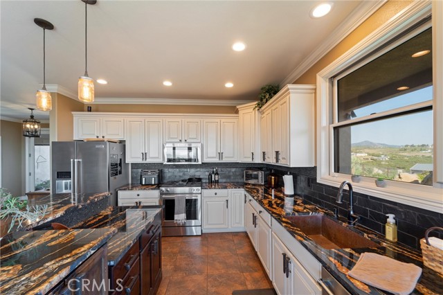 Detail Gallery Image 11 of 75 For 42955 Irons Rd, Aguanga,  CA 92536 - 5 Beds | 5 Baths