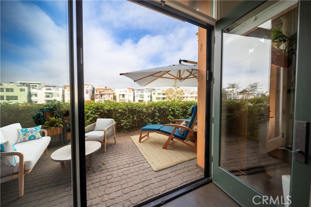 Detail Gallery Image 5 of 27 For 5206 Pacific Avenue, Marina Del Rey,  CA 90292 - 3 Beds | 3/1 Baths