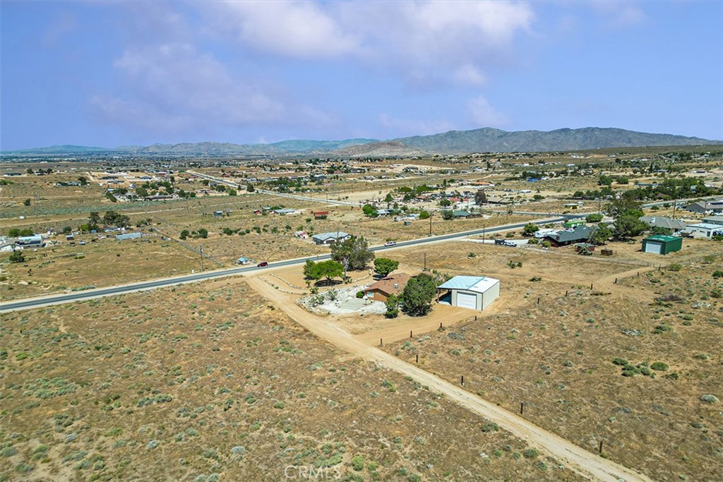 https://media.crmls.org/medias/5cd0ec5f-cccb-497e-b116-61ea9564d6cf.jpg?preset=X-Large