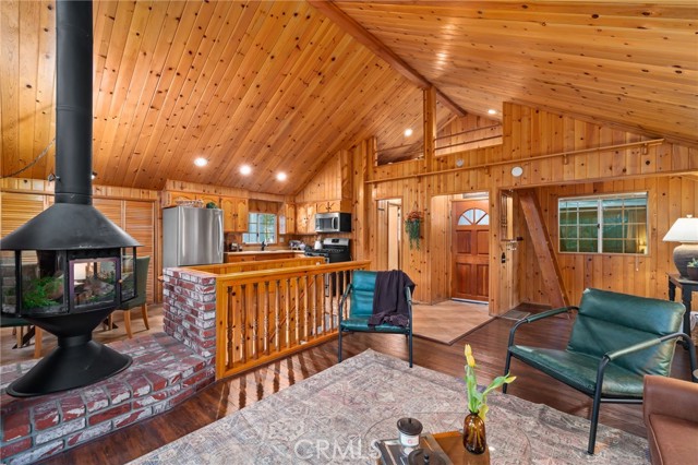 Detail Gallery Image 7 of 40 For 32143 West Dr, Running Springs,  CA 92382 - 2 Beds | 1/1 Baths