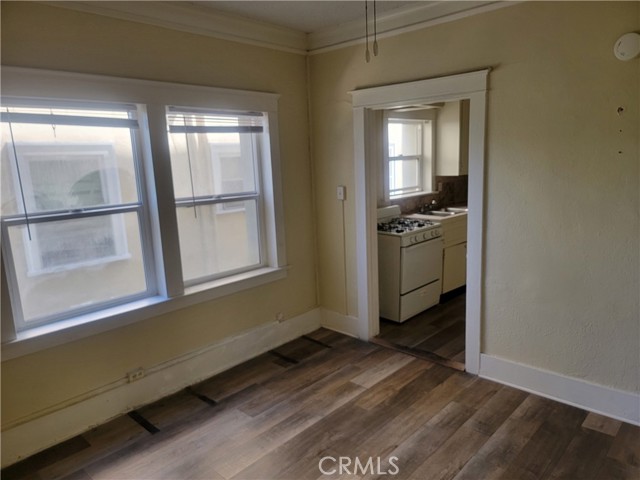 323 W 4th Street, Long Beach CA: https://media.crmls.org/medias/5cd3af00-f0ab-4e87-91cd-45a92cde3f30.jpg