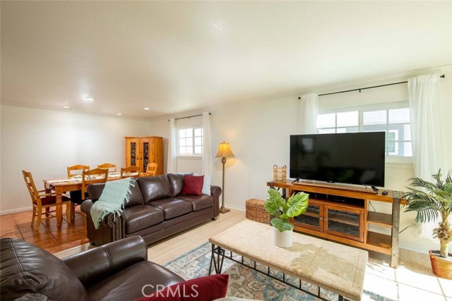 7310 Balboa Boulevard, F photo 6