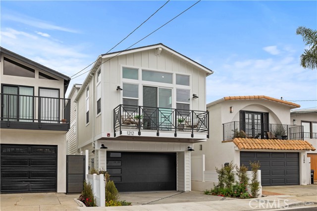 1212 19th Street, Hermosa Beach, California 90254, 4 Bedrooms Bedrooms, ,4 BathroomsBathrooms,Residential,For Sale,19th,SB26062974
