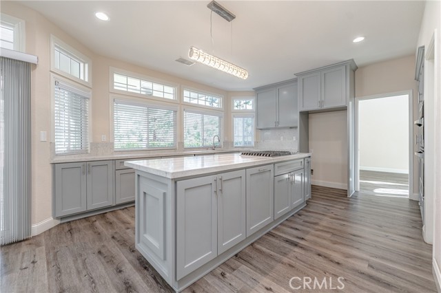 Detail Gallery Image 17 of 38 For 429 Somerset Cir, Corona,  CA 92879 - 4 Beds | 3 Baths