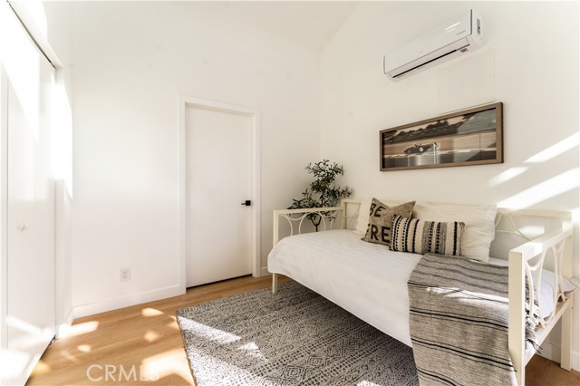 Detail Gallery Image 14 of 33 For 16122 San Fernando Mission Bld, Granada Hills,  CA 91344 - 5 Beds | 5 Baths