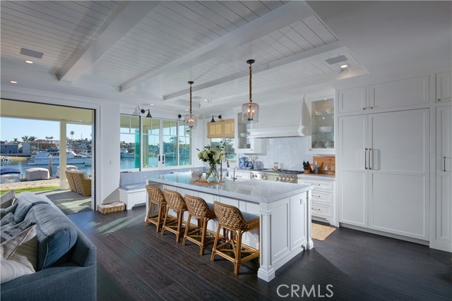 Detail Gallery Image 10 of 55 For 14 Beacon Bay, Newport Beach,  CA 92660 - 4 Beds | 4/1 Baths