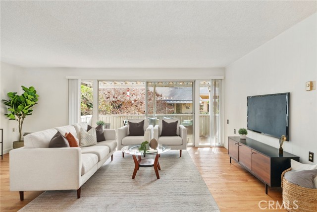 225 Avenida Majorca, Laguna Woods CA: https://media.crmls.org/medias/5cd77d72-b3f0-49ab-a241-28bff89b844a.jpg