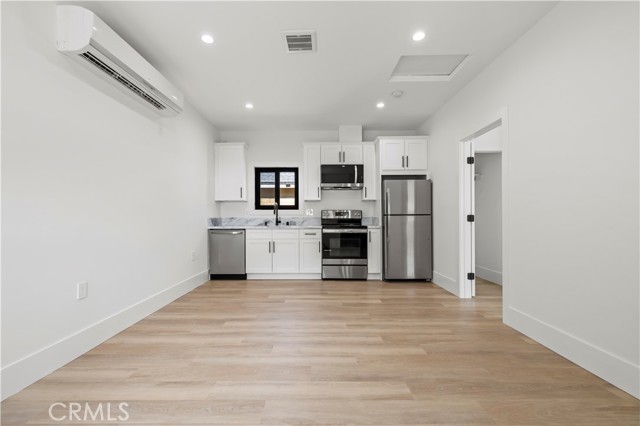 Detail Gallery Image 4 of 16 For 16245 1/2 Chatsworth St, Granada Hills,  CA 91344 - 1 Beds | 1 Baths