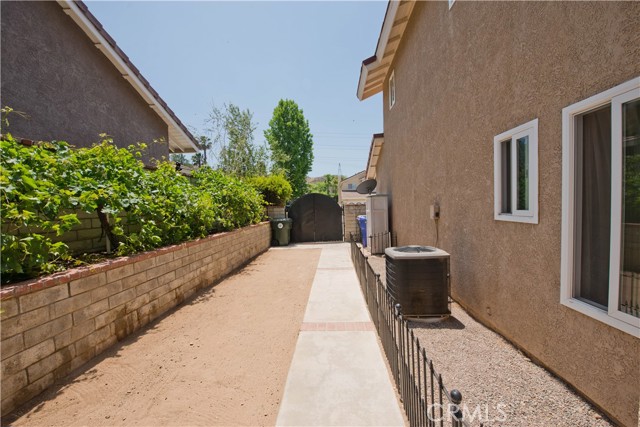 Detail Gallery Image 32 of 36 For 22447 Poplar St, Saugus,  CA 91390 - 4 Beds | 3 Baths