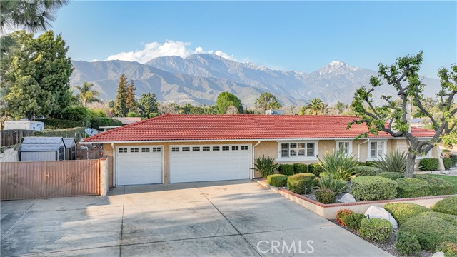 Detail Gallery Image 7 of 67 For 2205 N Palm Way, Upland,  CA 91784 - 4 Beds | 2/1 Baths