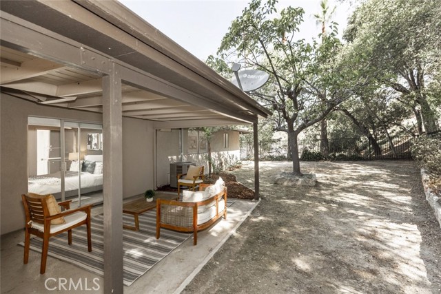 2101 El Arbolita Drive, Glendale CA: https://media.crmls.org/medias/5cd9f336-2bc8-4ca8-84c4-06657920a6bb.jpg