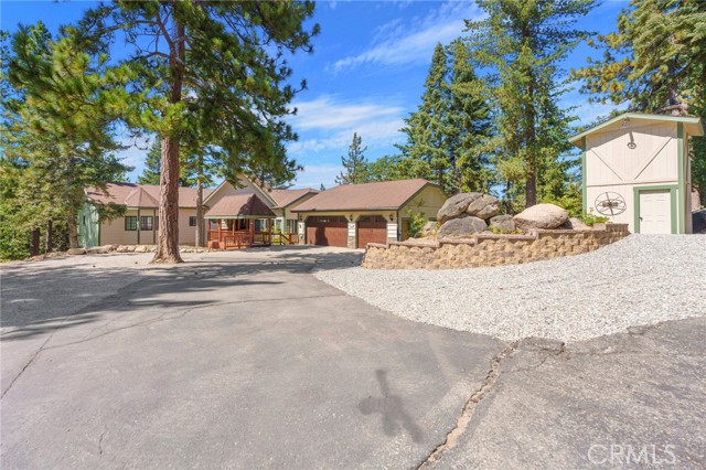 32424 Snowshoe Lane, Running Springs CA: https://media.crmls.org/medias/5cd9f9b7-03a1-47ba-be39-3a6dbf52c8a0.jpg