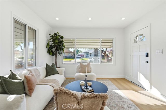 Detail Gallery Image 14 of 74 For 2140 N Rose St, Burbank,  CA 91505 - 5 Beds | 3/1 Baths