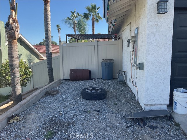 Detail Gallery Image 4 of 11 For 6544 via Florencia, Jurupa Valley,  CA 92509 - 3 Beds | 2 Baths