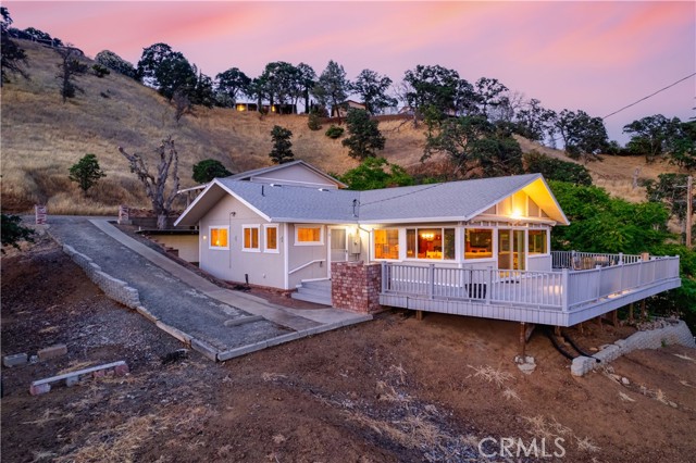 13041 San Joaquin Avenue, Clearlake CA: https://media.crmls.org/medias/5cdbd2a1-913c-4e18-926e-32dabb308da7.jpg