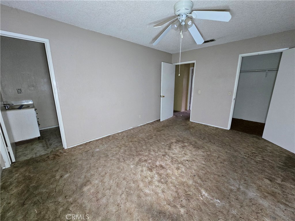 https://media.crmls.org/medias/5cdcb7cd-91f7-4966-8c98-5ea851723dd9.jpg?preset=X-Large
