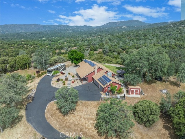 Detail Gallery Image 2 of 47 For 47527 Miami Highlands Dr, Oakhurst,  CA 93644 - 4 Beds | 2/1 Baths