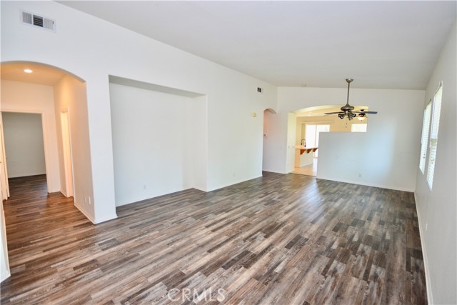 31105 Sunningdale Drive, Temecula CA: https://media.crmls.org/medias/5cddd42b-dcc9-4396-bdd9-8433eeefe3d9.jpg