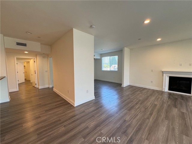 Detail Gallery Image 8 of 32 For 14934 Burbank Bld #302,  Sherman Oaks,  CA 91411 - 2 Beds | 2 Baths