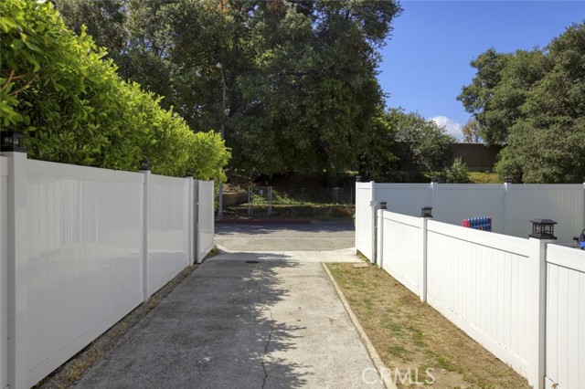 Detail Gallery Image 8 of 45 For 11101 Sarah St, Toluca Lake,  CA 91602 - 6 Beds | 5 Baths