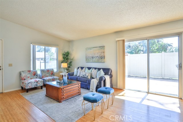 Detail Gallery Image 5 of 51 For 820 E Silver Maple, Azusa,  CA 91702 - 3 Beds | 2 Baths