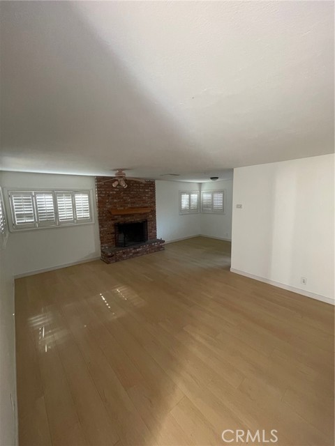Detail Gallery Image 6 of 12 For 1121 W Avenue J8, Lancaster,  CA 93534 - 3 Beds | 2 Baths