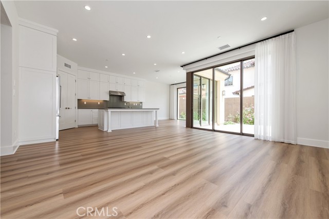 Detail Gallery Image 10 of 40 For 216 Piazza, Irvine,  CA 92602 - 4 Beds | 4 Baths