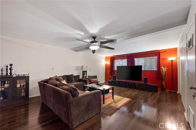 Detail Gallery Image 16 of 34 For 4634 Don Lorenzo Dr a,  Los Angeles,  CA 90008 - 3 Beds | 2/1 Baths