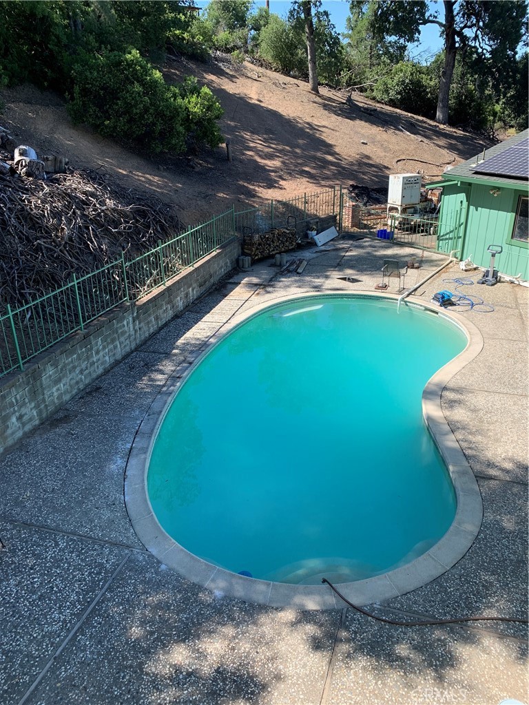 https://media.crmls.org/medias/5ce24844-1fd4-4220-a7fc-a57b2a99515d.jpg?preset=X-Large