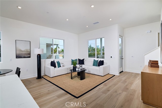 Detail Gallery Image 9 of 33 For 7264 Aura Cir, Huntington Beach,  CA 92647 - 3 Beds | 2/1 Baths
