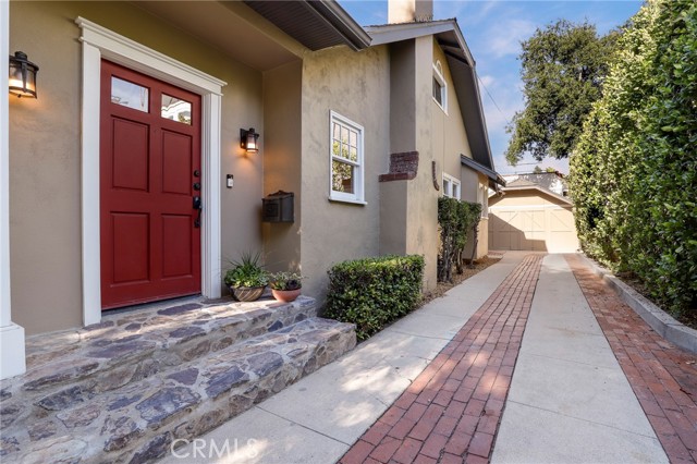 802 S Arroyo Boulevard, Pasadena CA: https://media.crmls.org/medias/5ce2c6f2-b68e-48cc-9c64-530e15bb2351.jpg