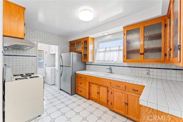 Detail Gallery Image 14 of 39 For 1106 Hollydale Dr, Fullerton,  CA 92831 - 4 Beds | 2 Baths