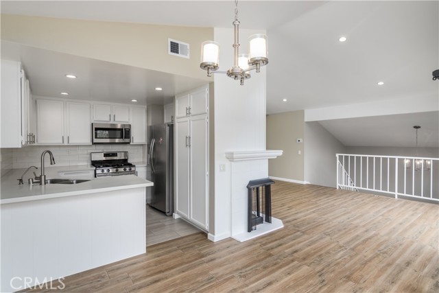 661 La Corona Court, Oak Park CA: https://media.crmls.org/medias/5ce323c1-db76-47d8-a7aa-26dc499f7ad2.jpg